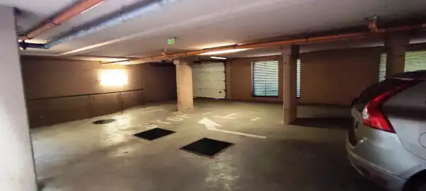 Eladó újszerű garázs, Budapest, XIV. kerület 10 m² 5 M Ft